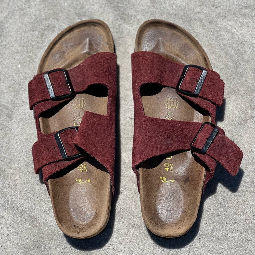 Vintage Birkenstock sandals. Barely worn. Size 40. No sign of wear and tear.
